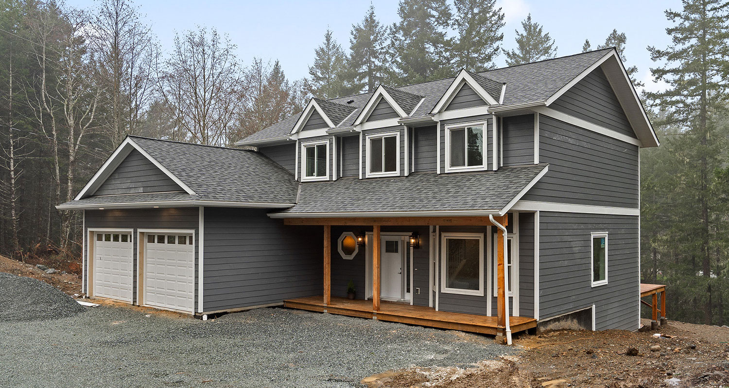 Exterior shot of the Atlin Lake built home